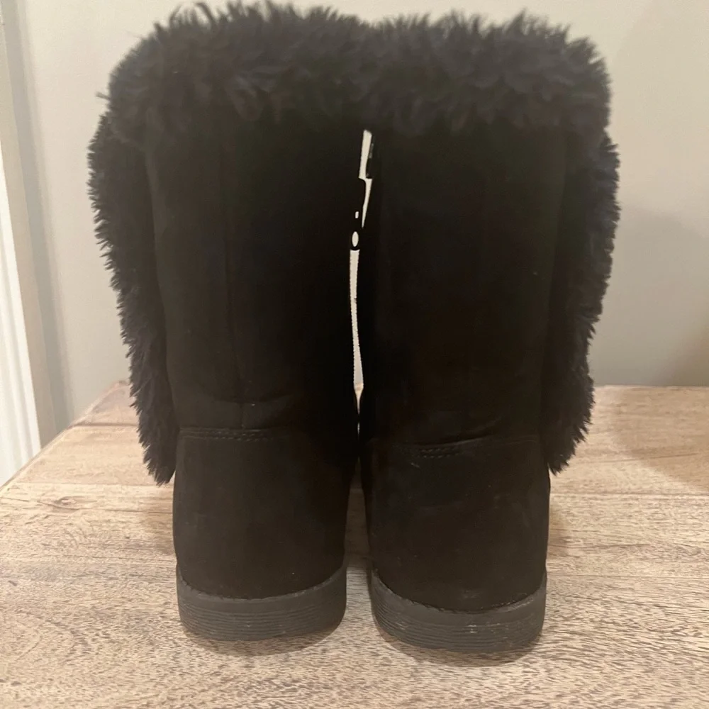 Cat & Jack Faux Shearling Boots size 5(youth)